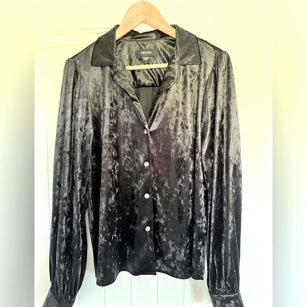 Velour blouse in black, size L, great composition